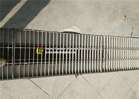 Low Carbon Galvanised Trench Grate , Silver Channel Drain Grate Cover