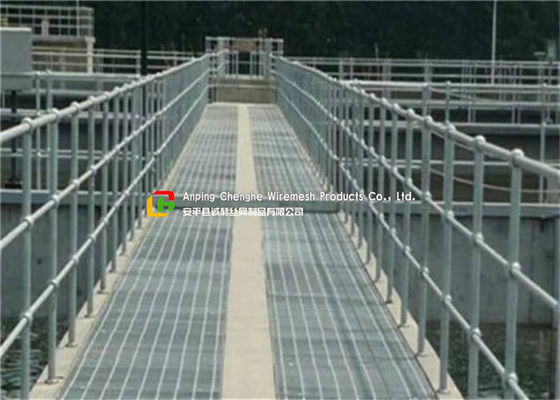 Walkway Compound Steel Grating Carbon Steel Strong Load - Bearing Capacity