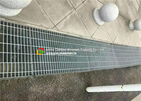 Anti Slip Outdoor Drain Grate Covers , Serrated Steel Trench Covers Grates