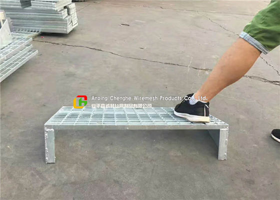 CAnti Slip Steel Stair Treads Grating Flat / Serrated Bearing Bar Heat Dissipation